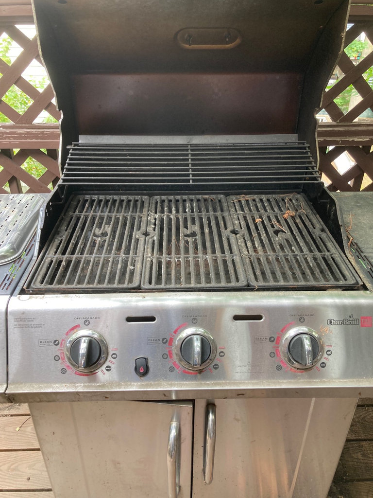 Gas grill NEEDS STARTER - image 4 of 5
