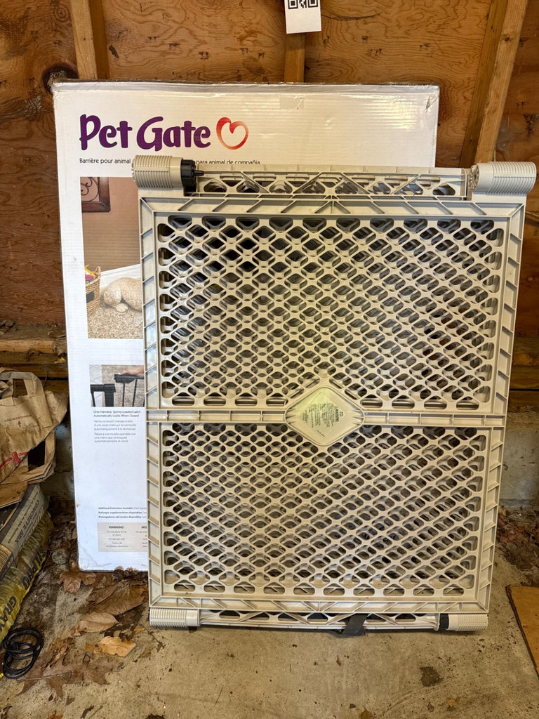 Pet Gates with adjustable shape - image 2 of 6