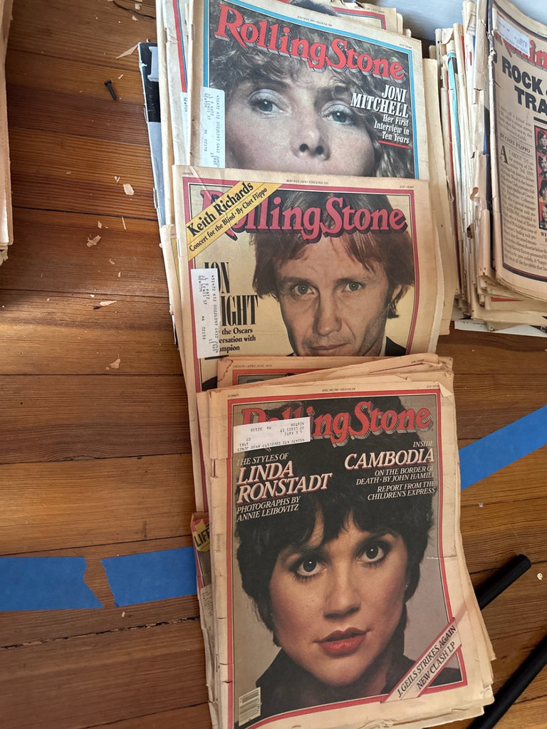 Stack of vintage Rolling Stone magazines and related periodicals - image 6 of 11