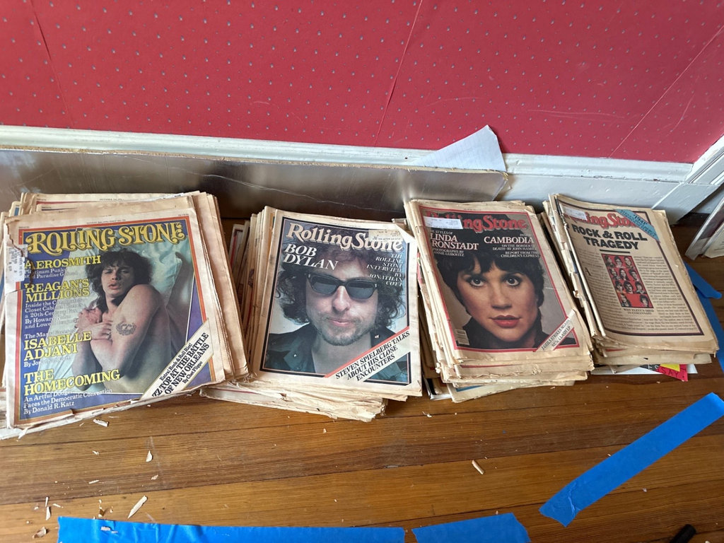 Stack of vintage Rolling Stone magazines and related periodicals - image 1 of 11