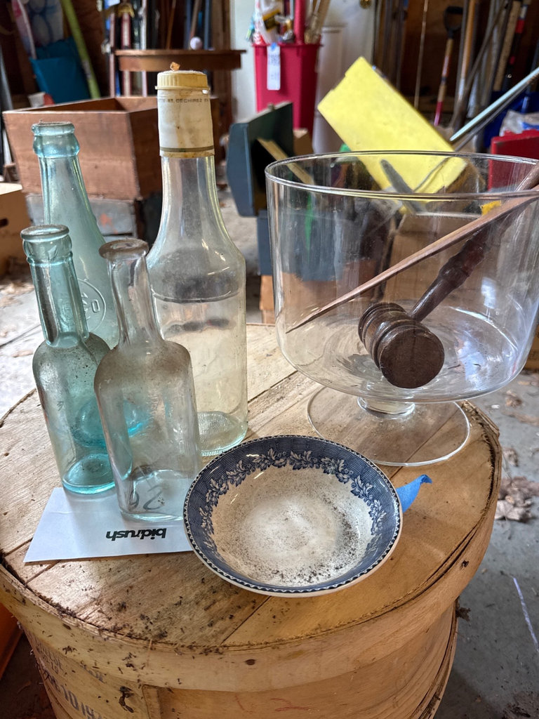 Assorted Kitchenware and Home Items - image 14 of 19