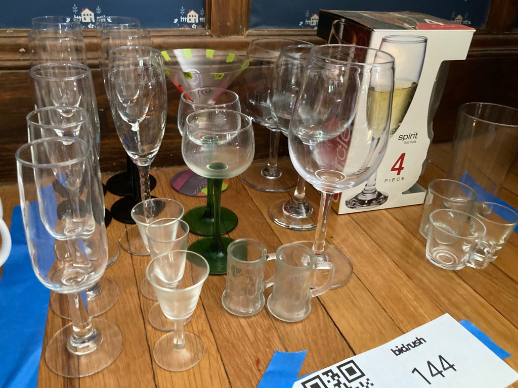 Glassware Set with Four Spirit Champagne Flutes and Stemware - image 5 of 6