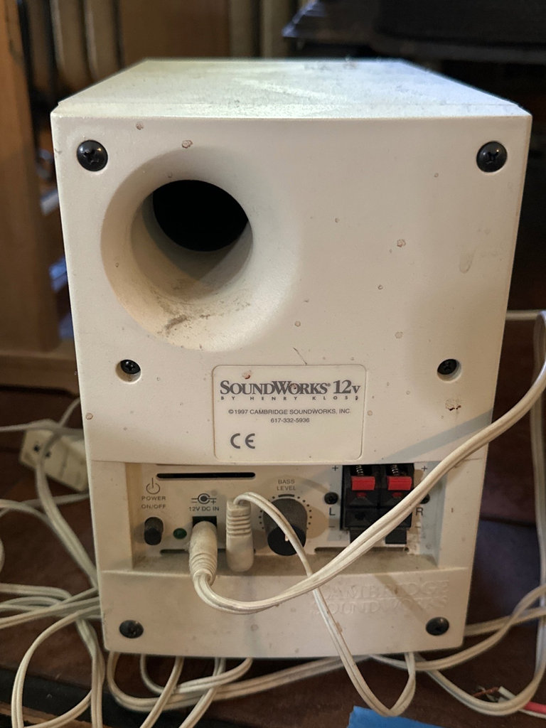 Cambridge SoundWorks 12V speaker system with subwoofer and two satellite speakers - image 1 of 4