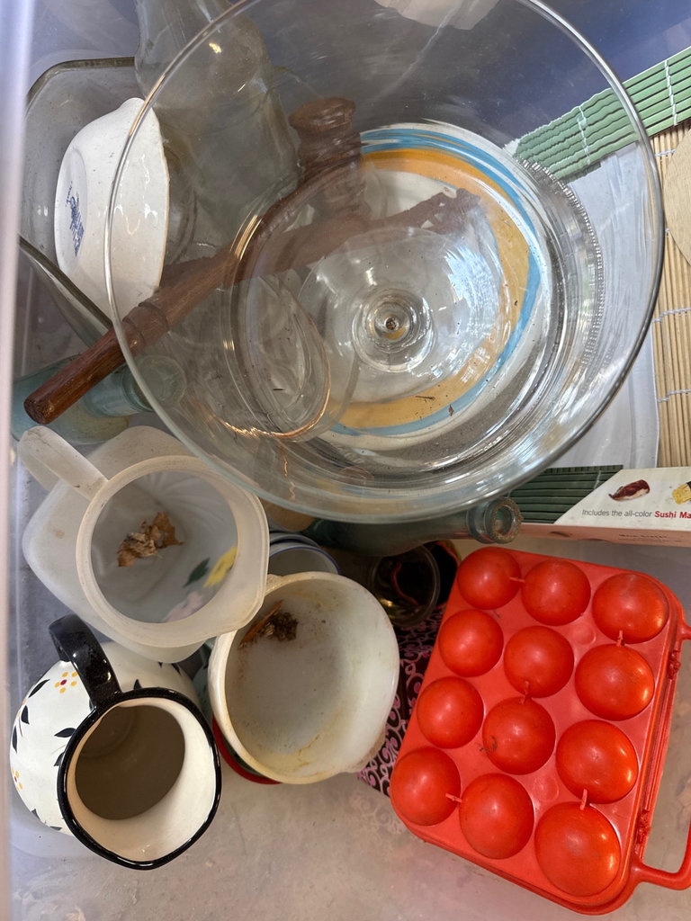 Assorted Kitchenware and Home Items - image 6 of 19