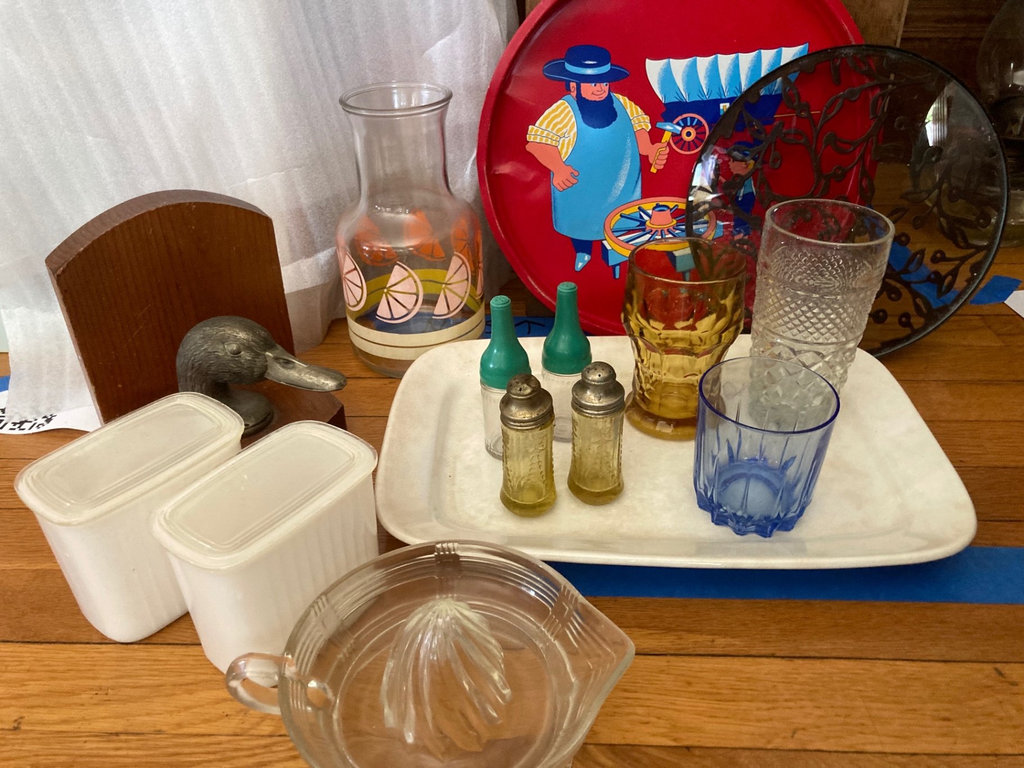 Kitchenware, decorative items - image 1 of 6