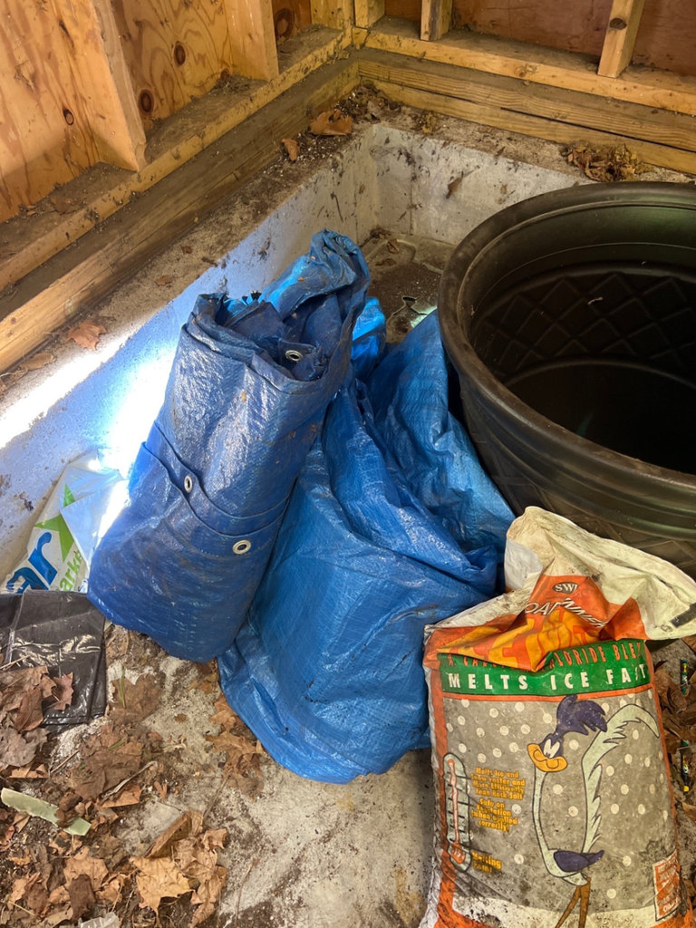 Garden supplies and containers - image 5 of 5