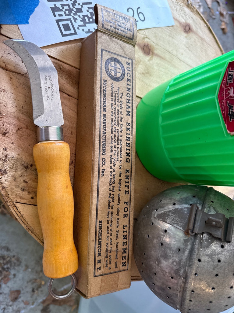 Assorted Kitchenware and Home Items - image 19 of 19