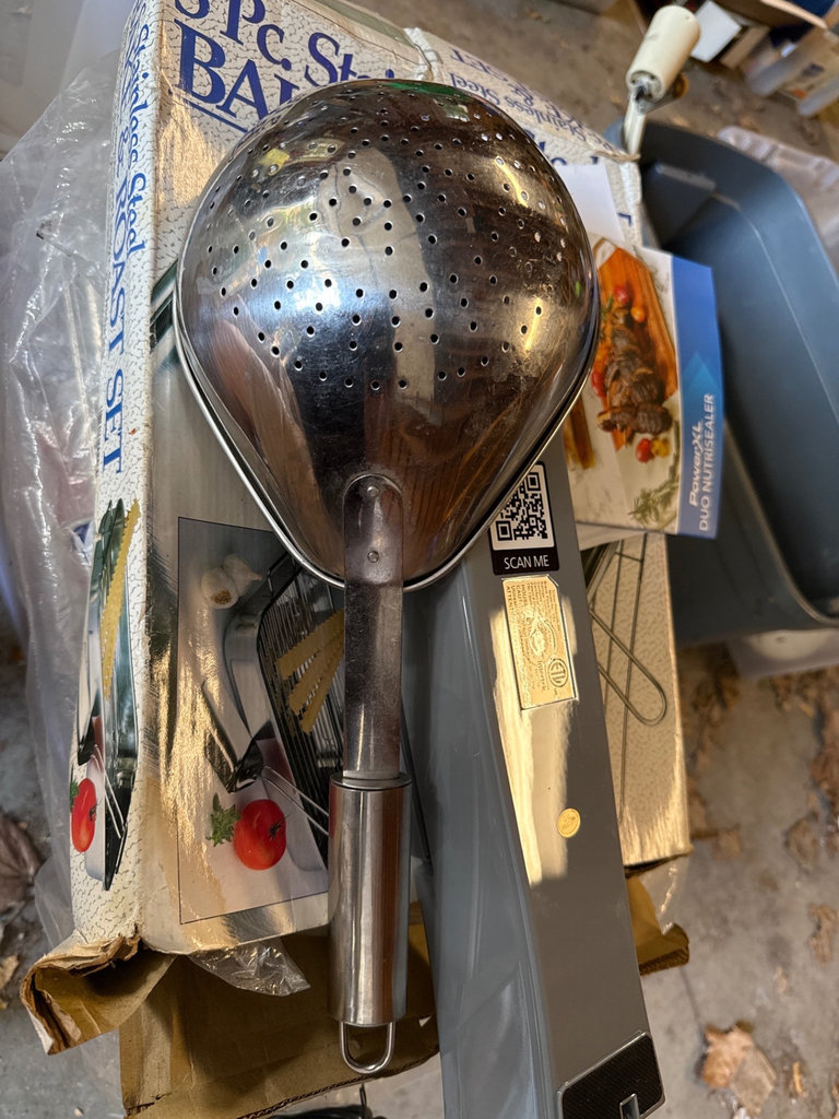 Assorted Kitchenware and Home Items - image 16 of 19