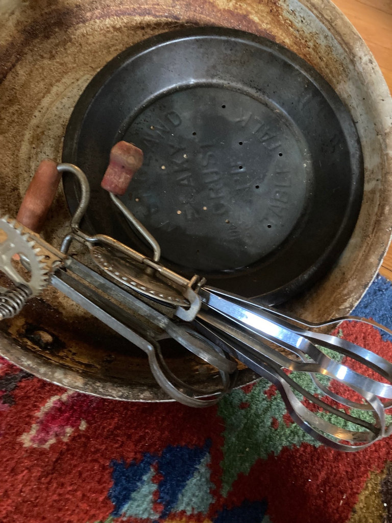 Vintage kitchen, other assorted items - image 8 of 8