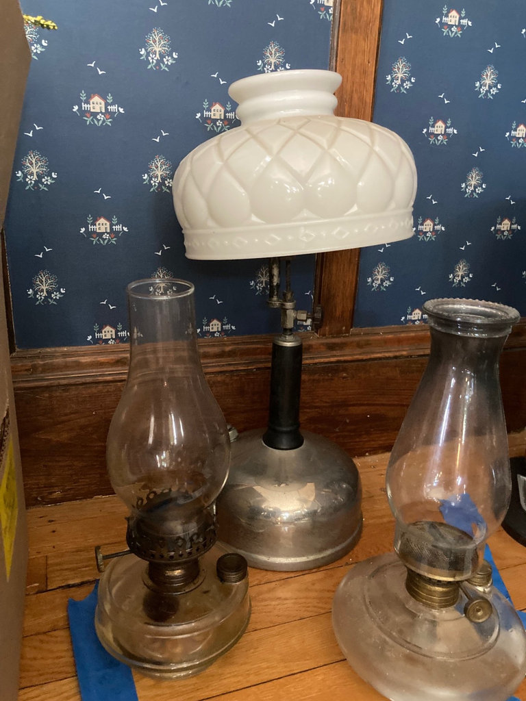 Three (3) vintage lamps - image 2 of 4