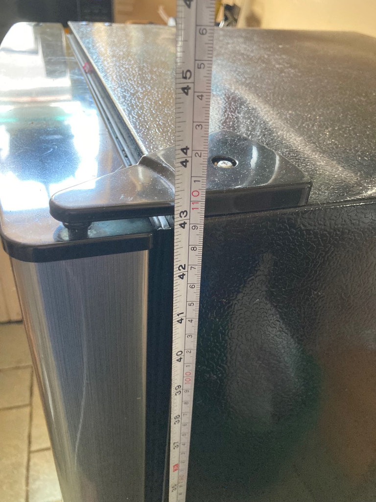 SMALL refrigerator 19”w 20”d 43”h - image 4 of 5