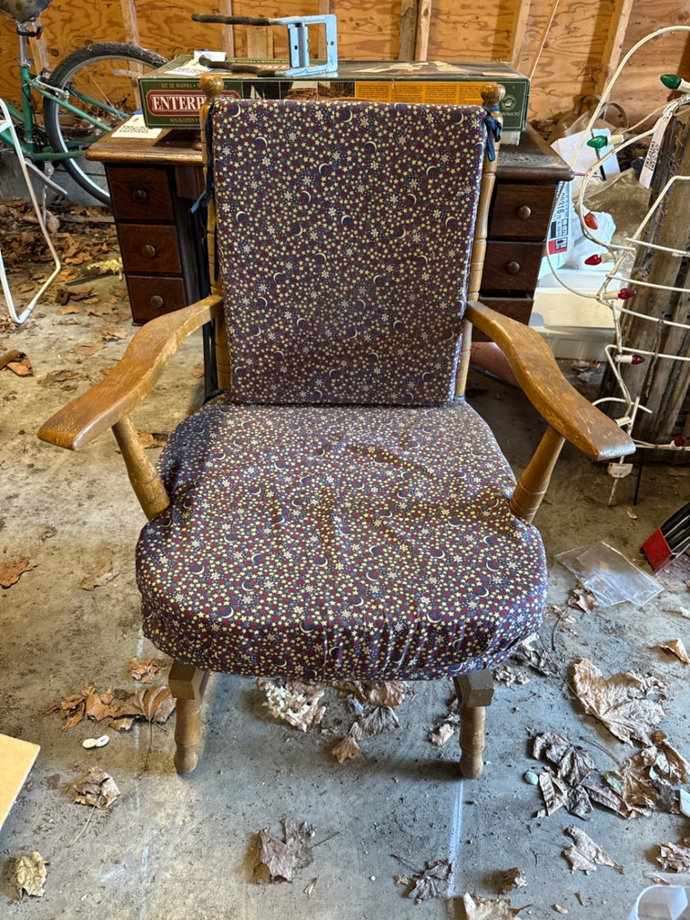 Vintage wooden armchair with star-pattern upholstery and tiltable seat - image 3 of 9