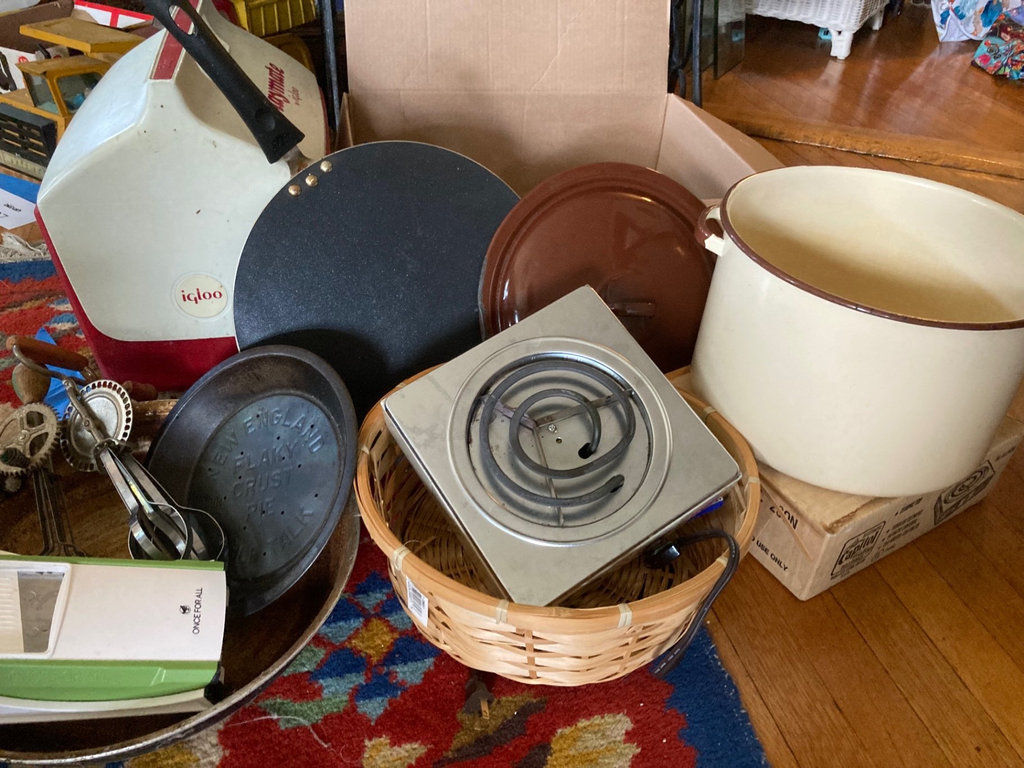 Vintage kitchen, other assorted items - image 2 of 8