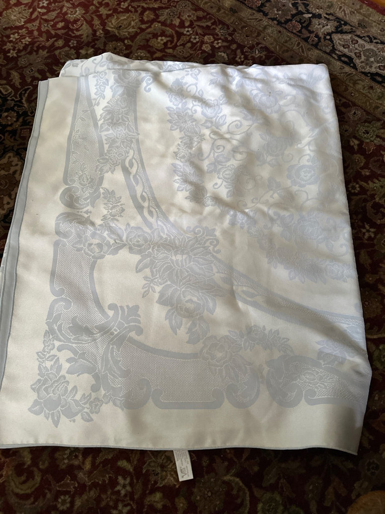 Prima Vera damask table linens, more  - image 4 of 5