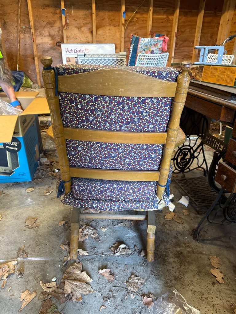 Vintage wooden armchair with star-pattern upholstery and tiltable seat - image 5 of 9