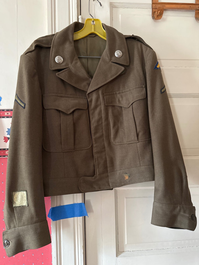 Vintage Military-style jacket with olive-green field bags - image 2 of 4
