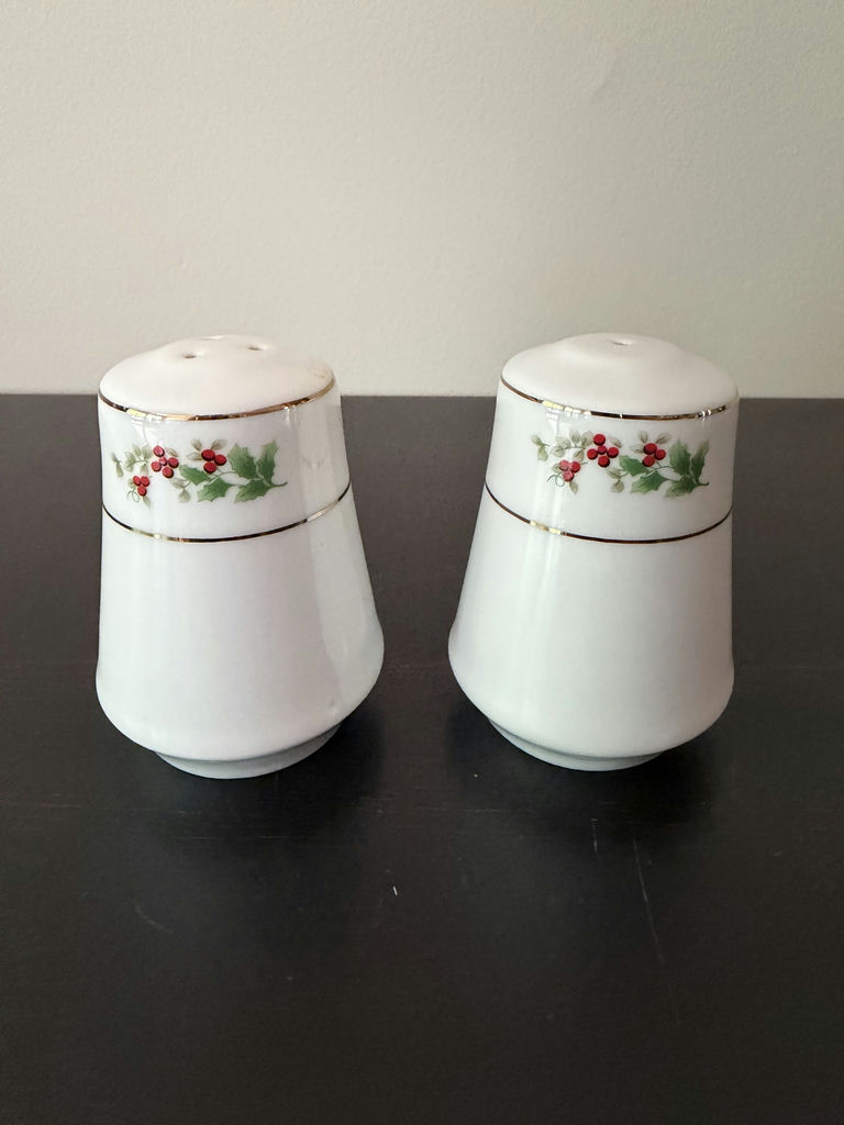 Vintage Christmas Items - image 15 of 18