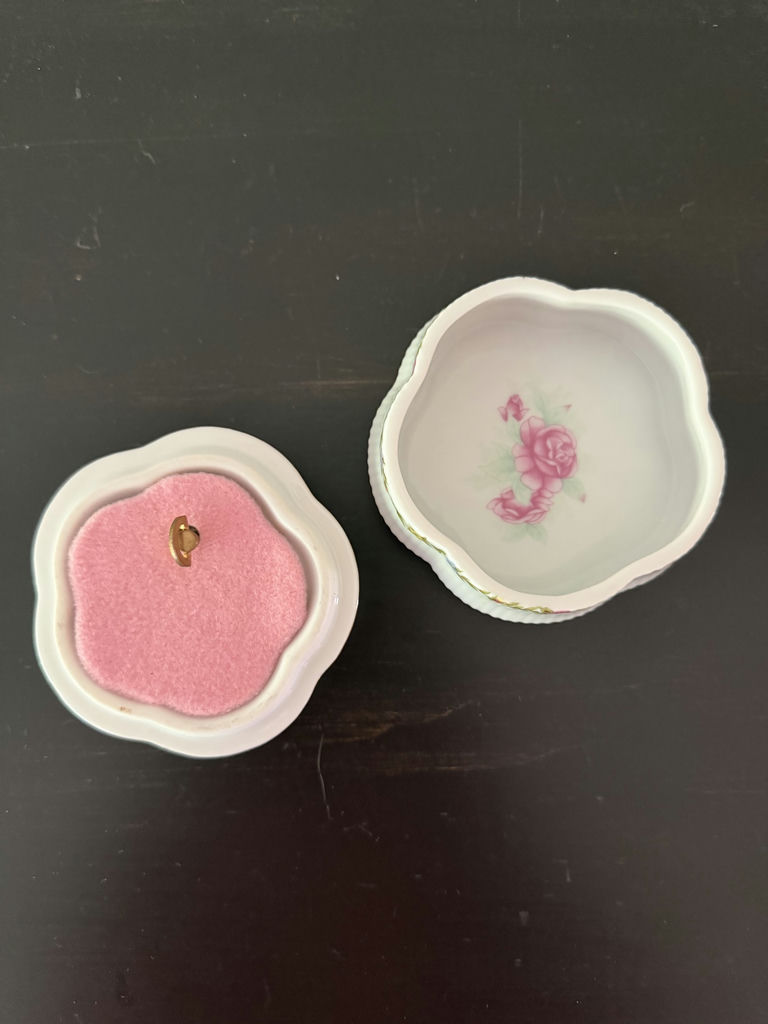 Vintage Trinket Boxes - One Music Box - image 13 of 15