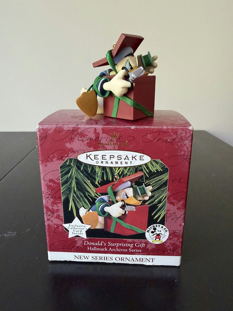 Jim Shore Disney Christmas Figurine & Hallmark Donald Duck Ornament - image 7 of 13