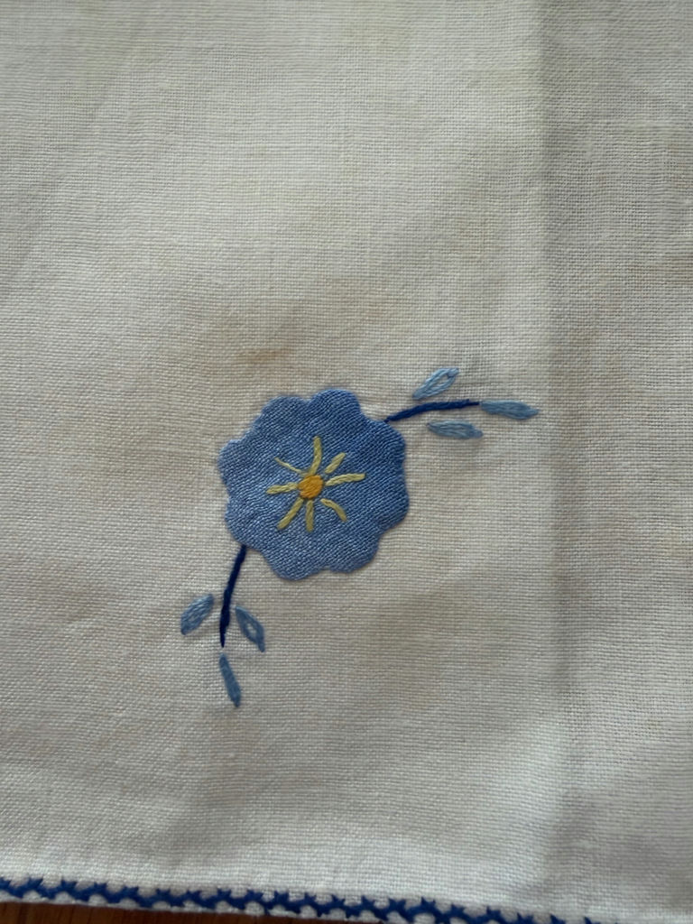 Vintage Handmade Table Linens: Appliqué Tablecloth/Napkins & Embroidered Placemats/Table Doily - image 6 of 10