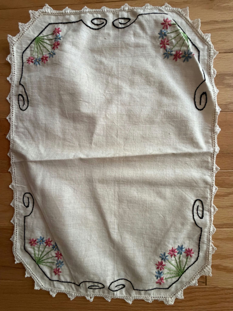 Vintage Handmade Table Linens: Appliqué Tablecloth/Napkins & Embroidered Placemats/Table Doily - image 10 of 10