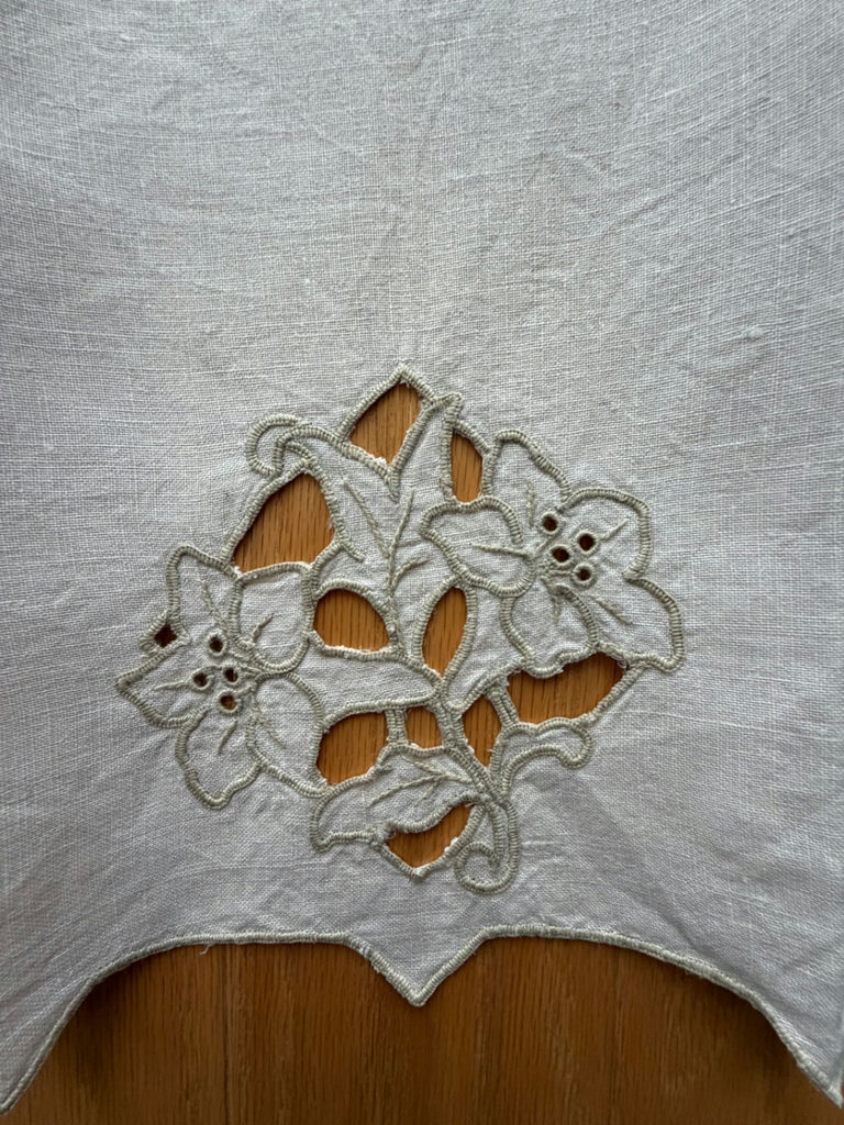 Vintage Linens - Hand Towels, Doilies, Other - image 4 of 14