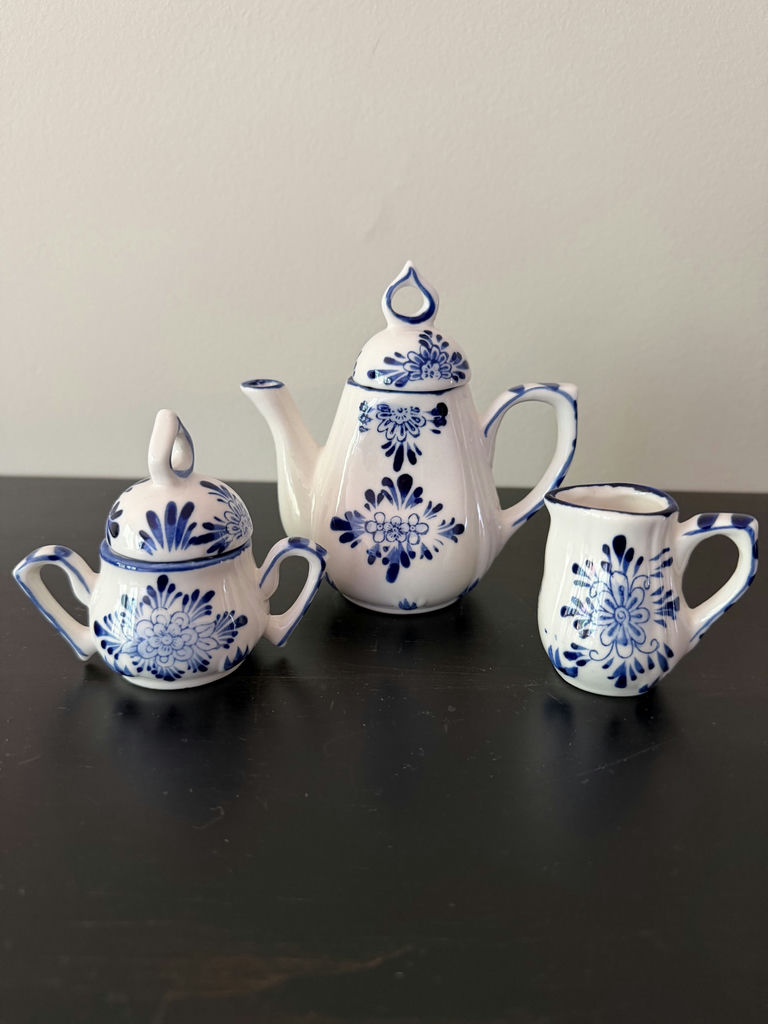 Child’s Tea Set - image 2 of 5