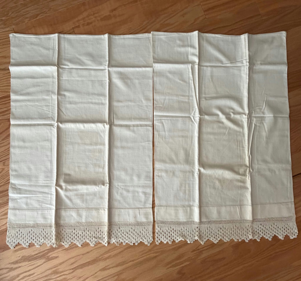 Vintage Bed Linens And Curtains - image 11 of 14