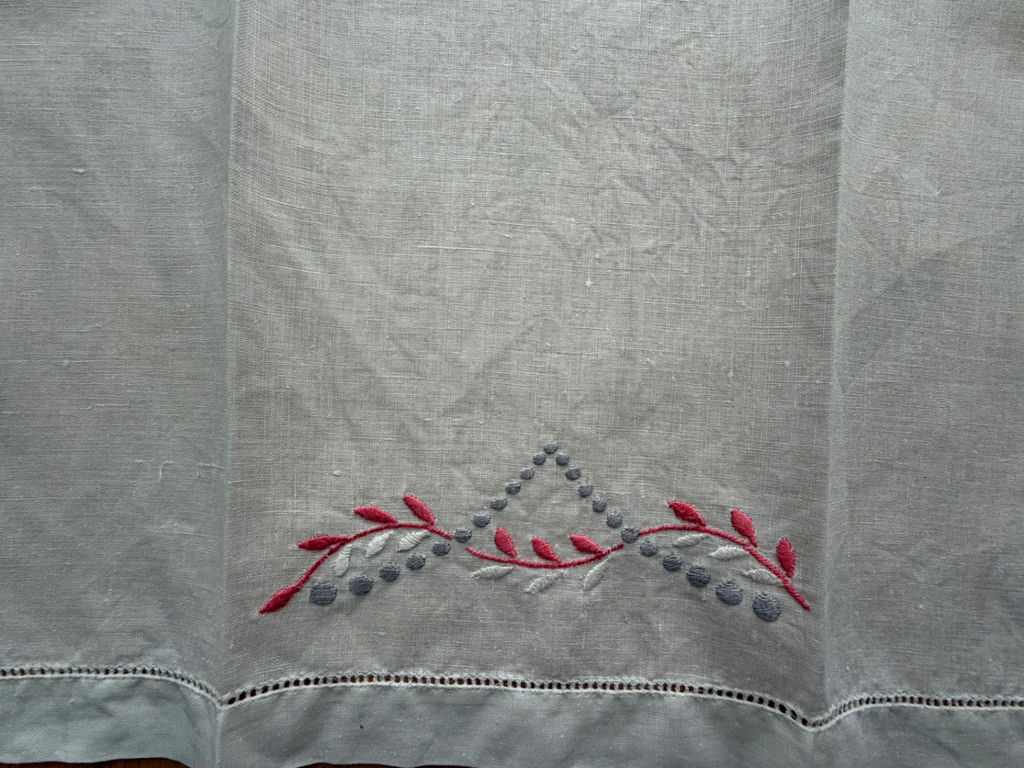 Vintage Linens - Hand Towels, Doilies, Other - image 7 of 14