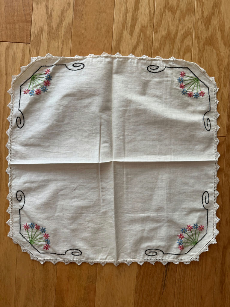 Vintage Handmade Table Linens: Appliqué Tablecloth/Napkins & Embroidered Placemats/Table Doily - image 7 of 10