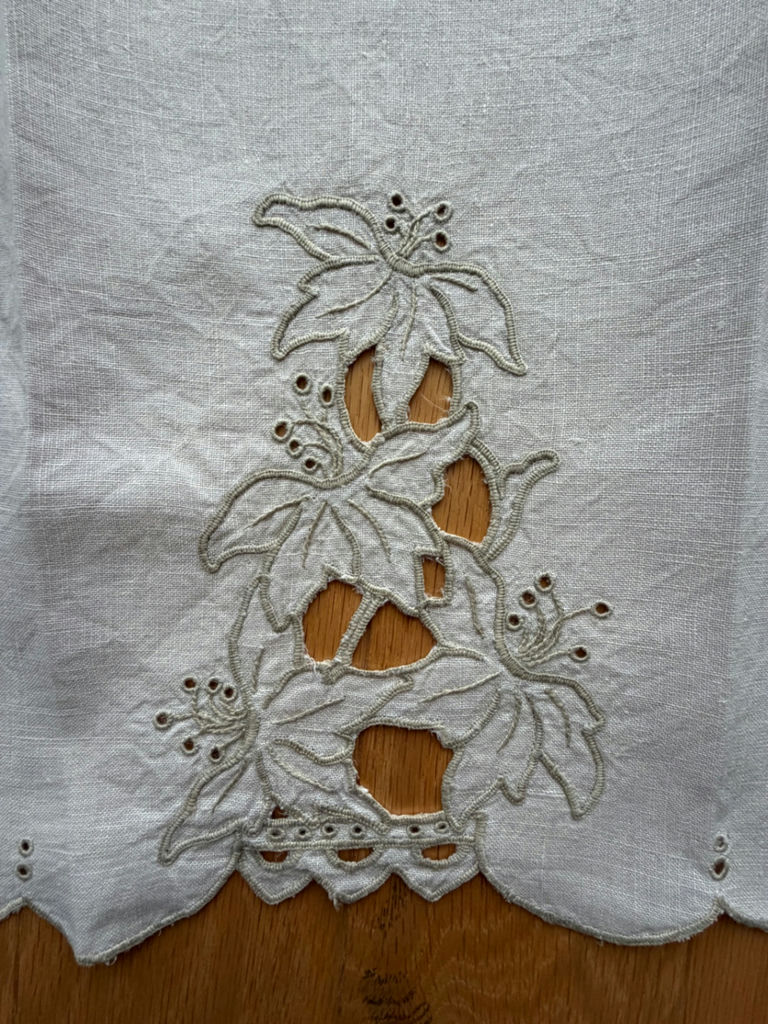 Vintage Linens - Hand Towels, Doilies, Other - image 3 of 14