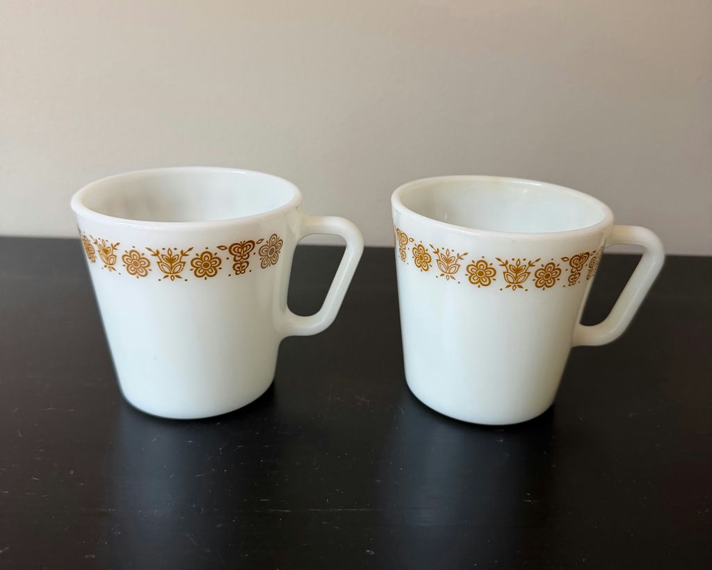 Pyrex Butterfly Gold Mugs & Corning Cornflower Casserole - image 5 of 7