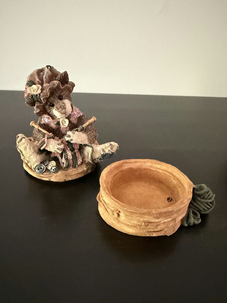 Vintage Trinket Boxes - One Music Box - image 4 of 15