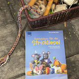 Wooden Braiding Stands with Craft Supplies and Instruction Books - thumbnail 8 of 9