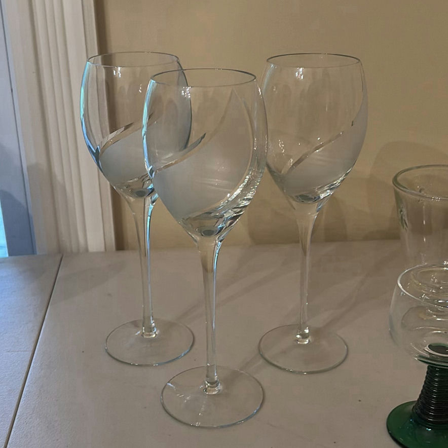 La Rochere Bee Goblets & Carafe, & Assorted Glassware - image 8 of 12