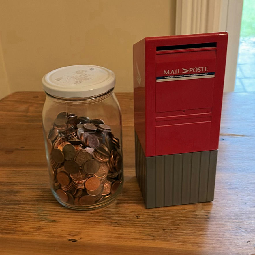 Folding Pocket Knife & Wooden Box With Change - image 10 of 10