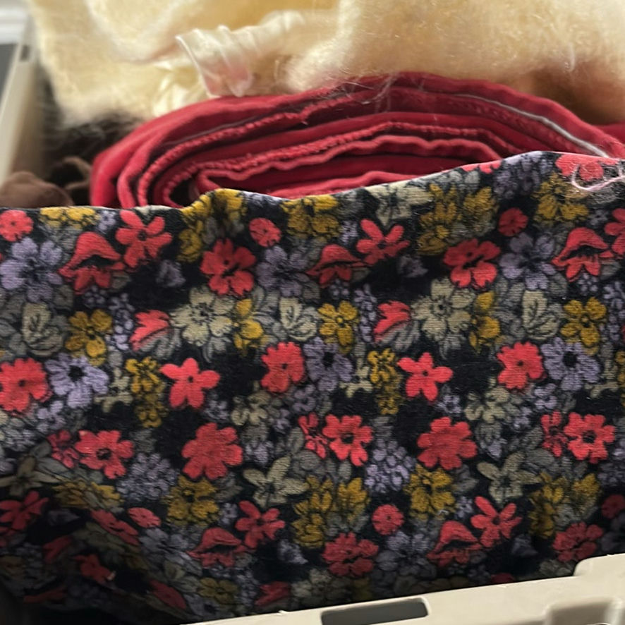 Assorted Fabric and Textile Pieces - image 5 of 7