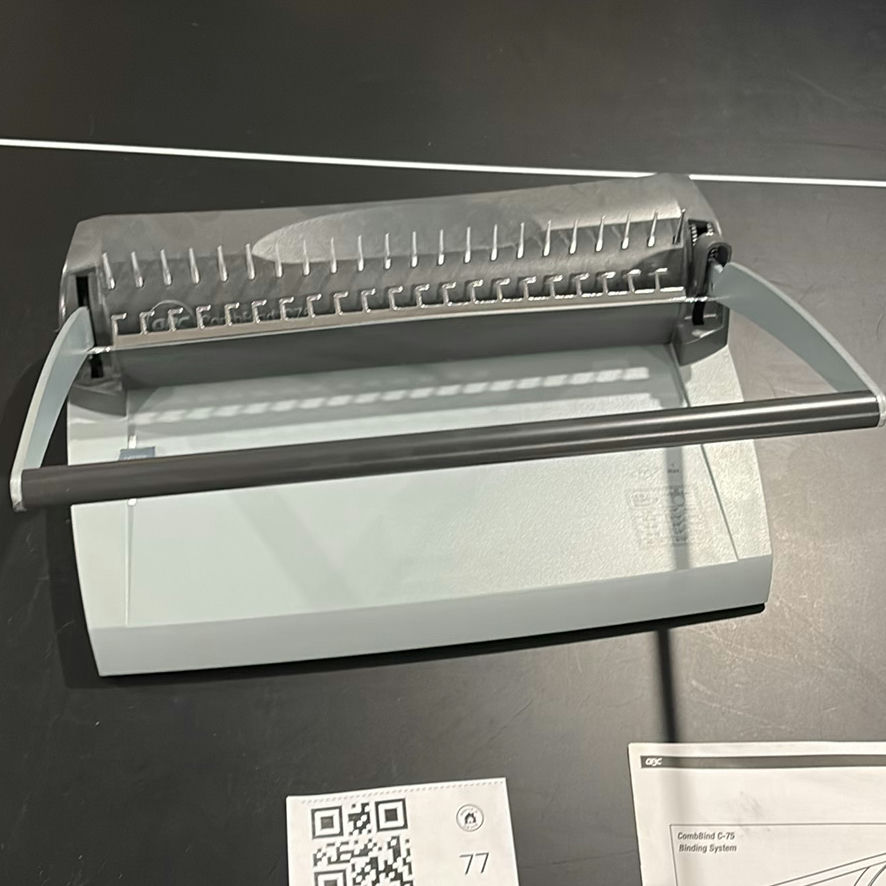 GBC CombBind C-75 Binding System with Binding Spines - image 5 of 6