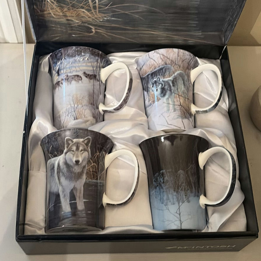 McIntosh Robert Bateman Collection Wolf Mug Set and Assorted Pottery - image 3 of 15