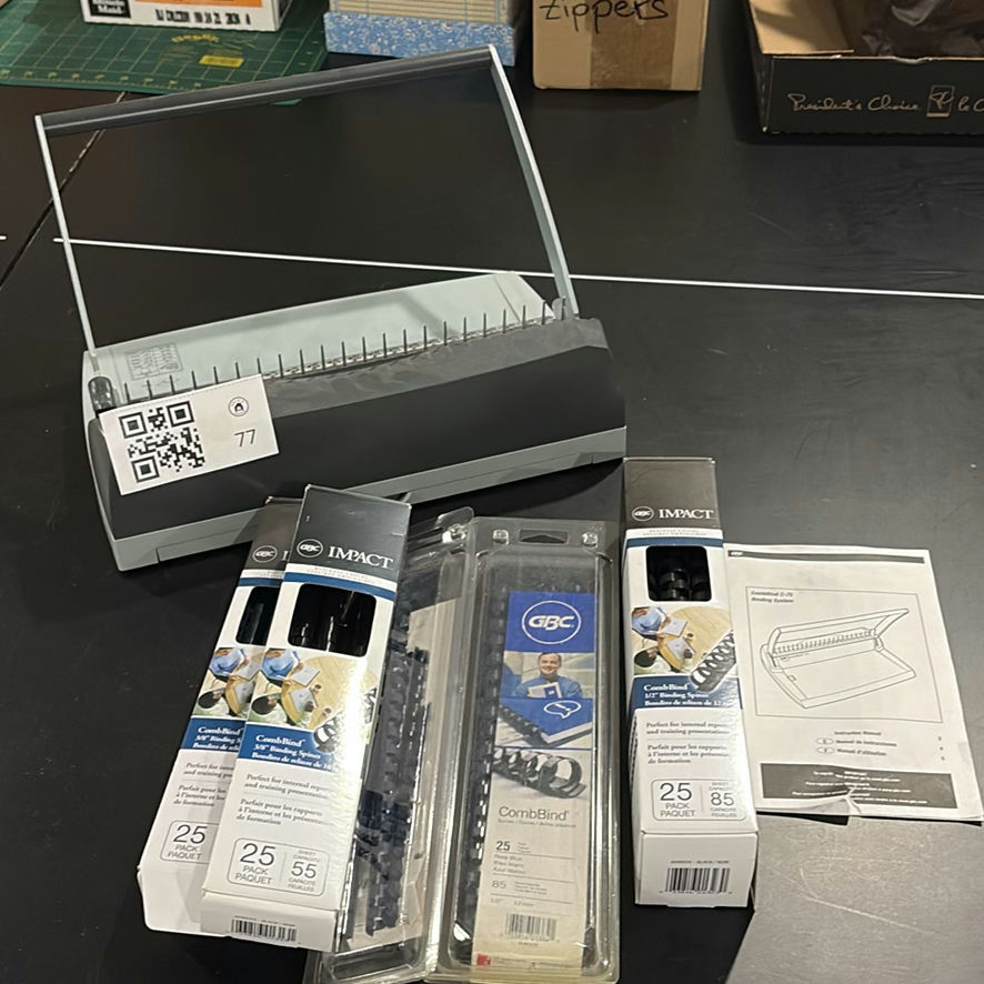 GBC CombBind C-75 Binding System with Binding Spines - image 1 of 6