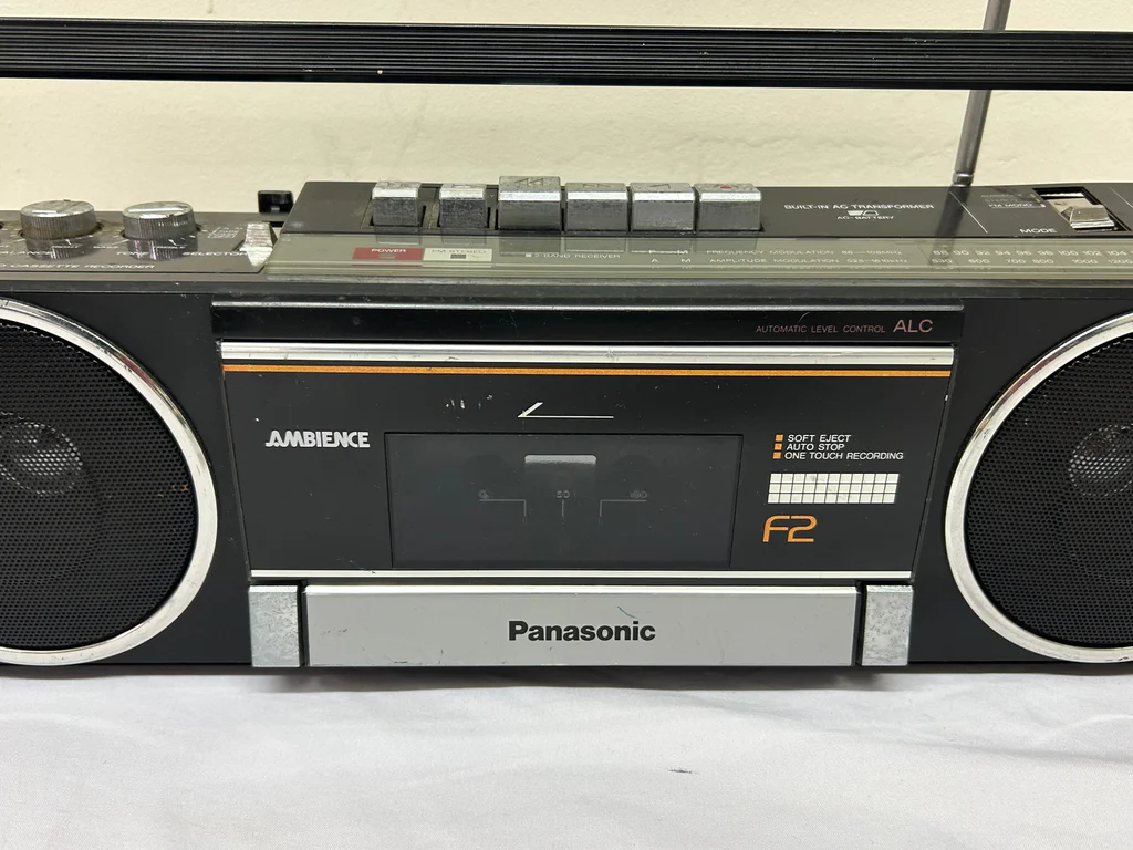 Vintage Panasonic Ambience F2 Radio - image 2 of 5