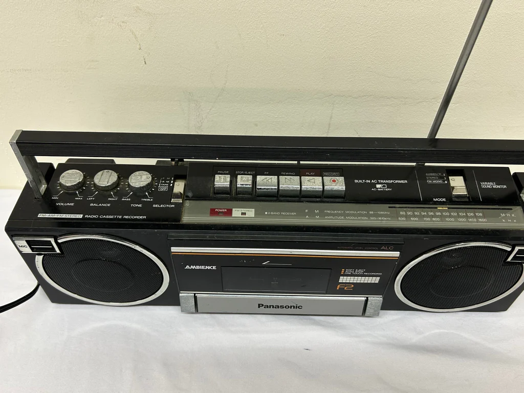 Vintage Panasonic Ambience F2 Radio - image 3 of 5