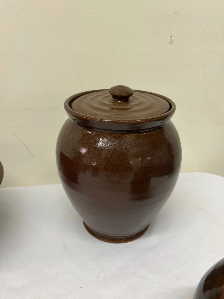 A Collection of Studio Pottery - image 5 of 8
