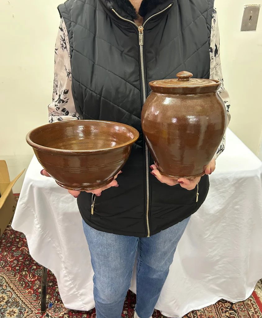 A Collection of Studio Pottery - image 2 of 8