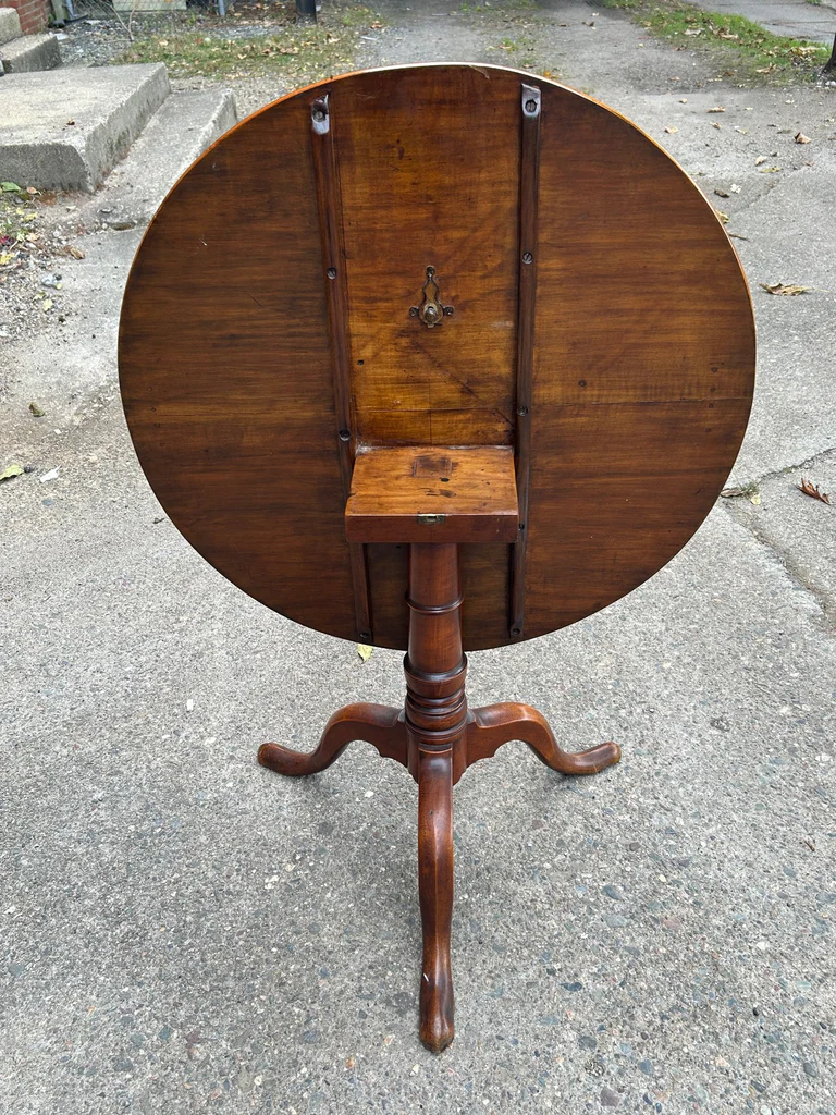 Round Cherry Tilt Top Table - image 3 of 6