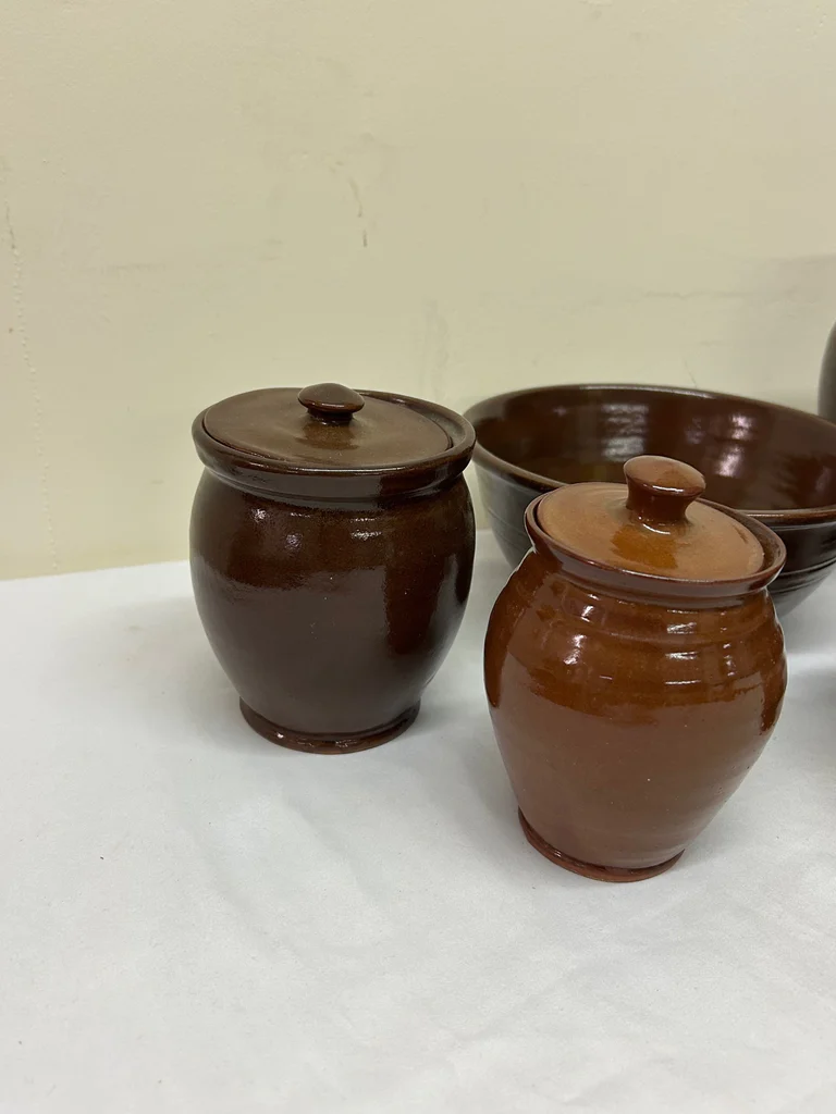 A Collection of Studio Pottery  - image 7 of 8