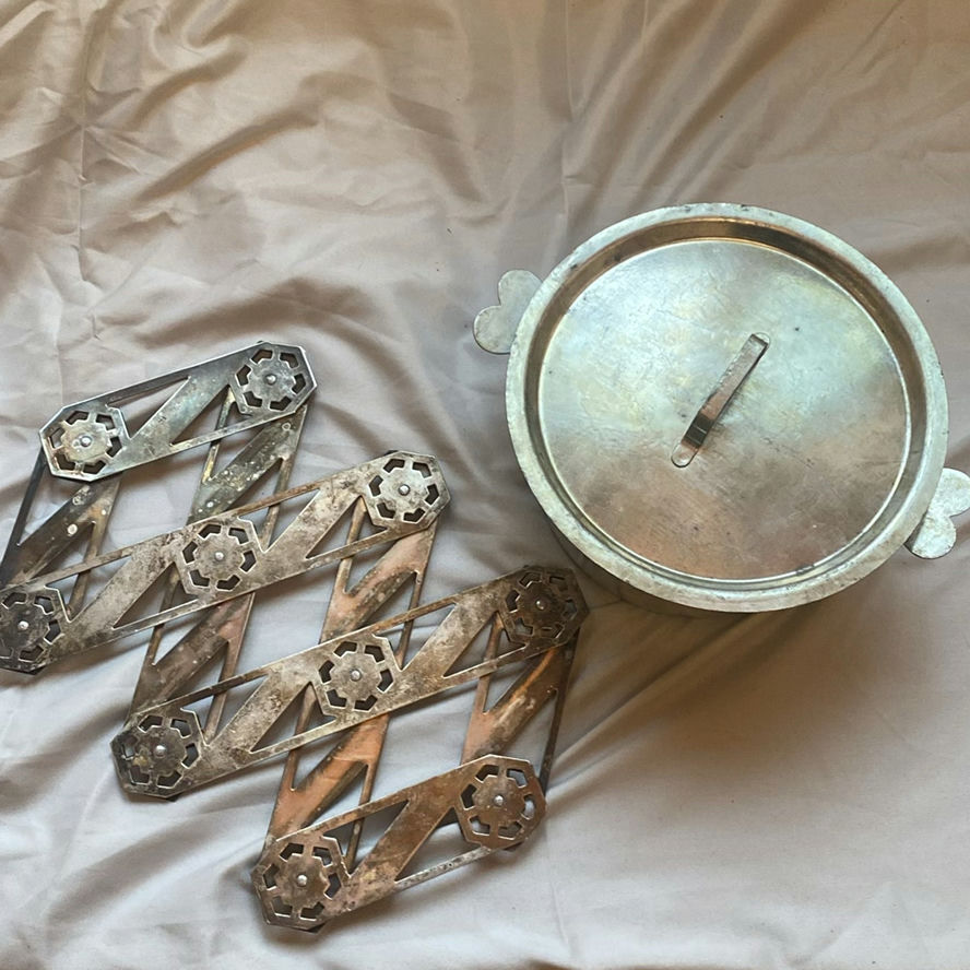 Metal Cooking Pot with Lid and Folding Trivets - image 1 of 4