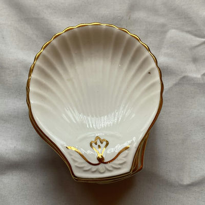 Foley Bone China Shell-Shaped Dishes - Image 1 of 4