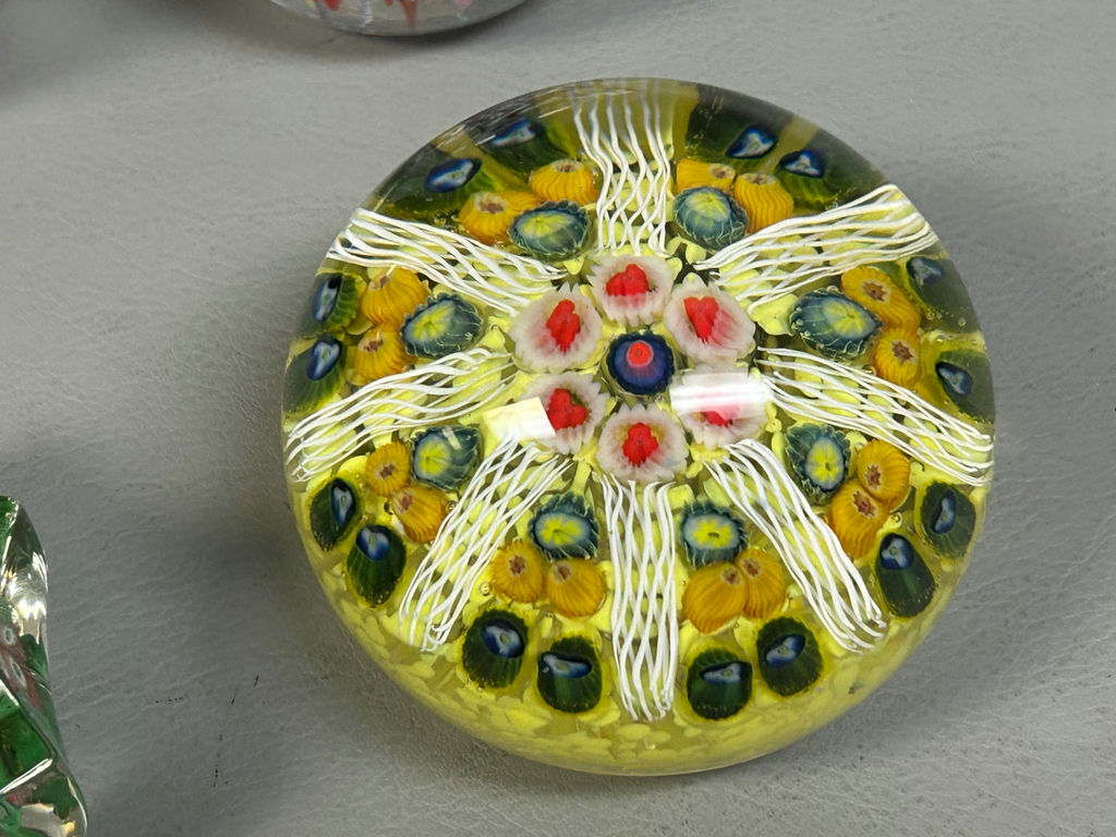 Art Glass Paperweights - image 4 of 9