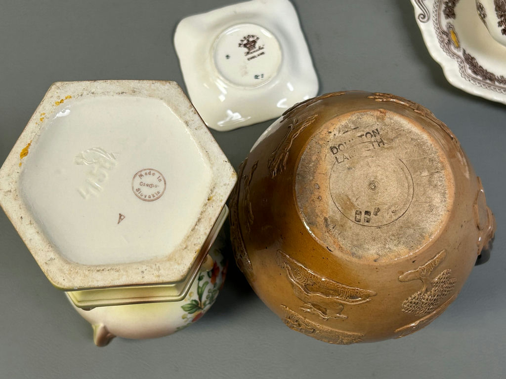 Misc Porcelain and Pottery Items - image 10 of 11